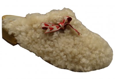 Sheep - White sheepskin on a brown low (5 cm) base with a bow